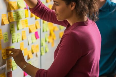 visual-image-both-partners-writing-compliments-sticky-notes-emphasizing-mutual-effort
