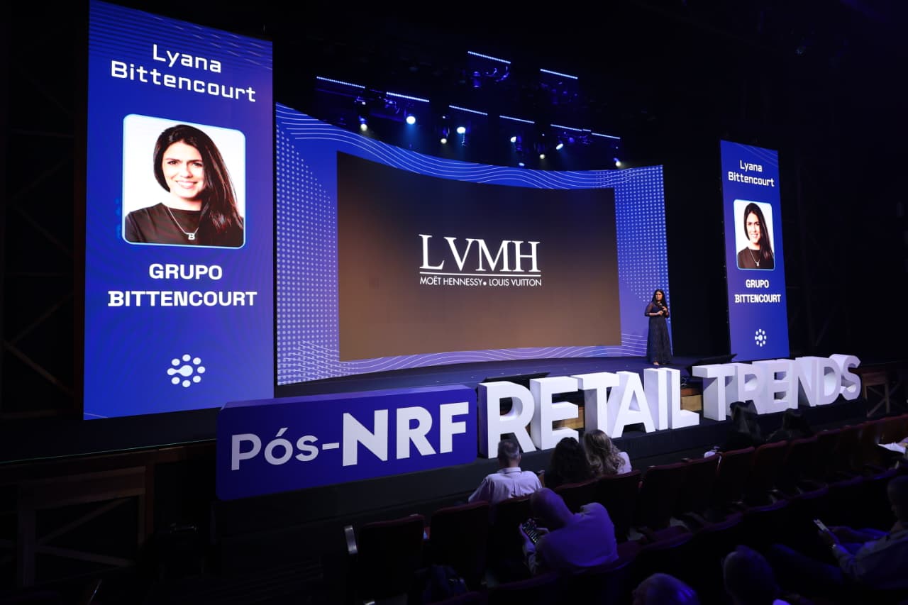 Lyana Bittencourt, CEO do Grupo BITTENCOURT, apresentando sobre as tendências do varejo na Pós-NRF/Retail Trends. Foto: Divulgação/Grupo BITTENCOURT
