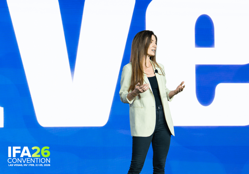 Kat Cole, CEO global da AG1, na IFA 2026 | Foto: Divulgação/Delegação ABF e Grupo BITTENCOURT